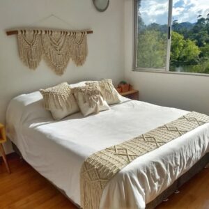 Pie de cama en macramé